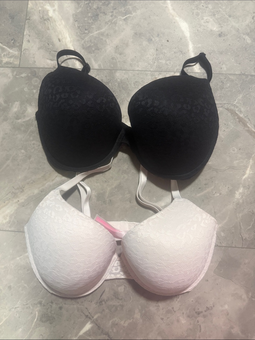 PINK Victoria's Secret Lace T-Shirt Bras - Black & White